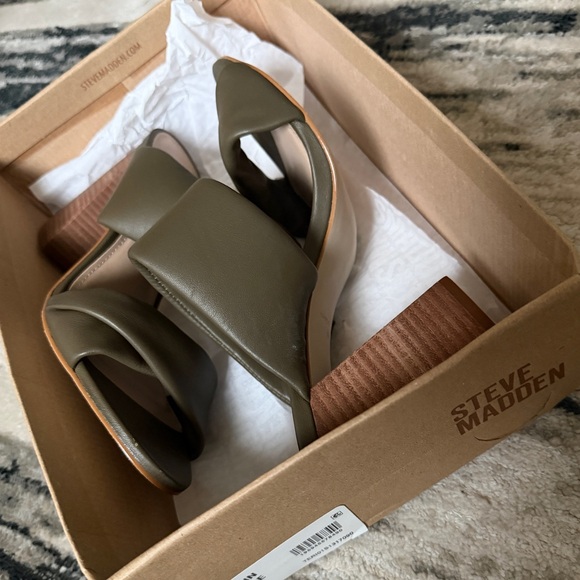 Steve Madden Teriann Womens olive green Leather Square open toe 4" heel sandal 9 - Picture 8 of 9